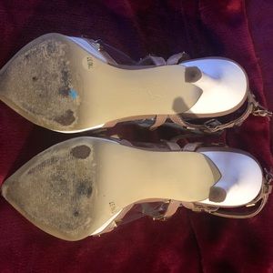 BCBG white pointed toe low heels with studs